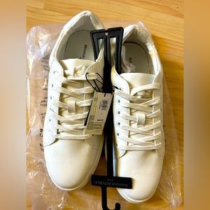 Men’s Banana Republic White Sneakers (Size 8)
